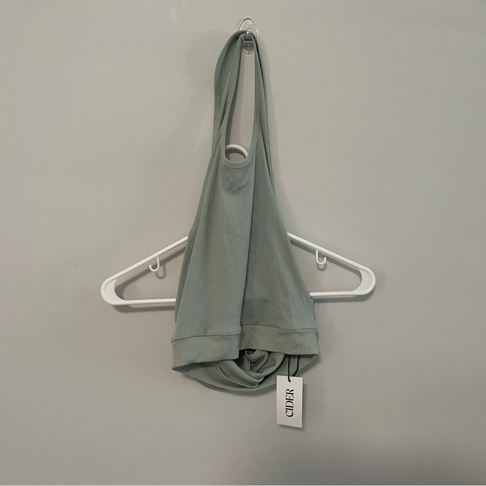 Green halter crop top women’s size XS NWT